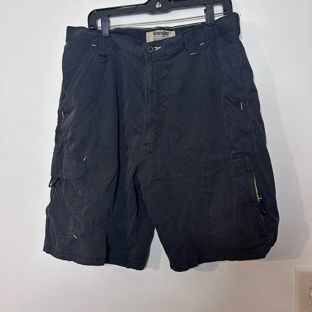 Wrangler Men's Dark Gray Cargo Shorts - Picture 2 of 6